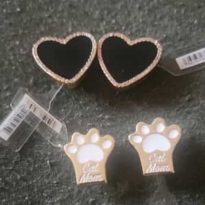 Black Heart and Gold 'Cat Mom' Paw Croc JIBITS